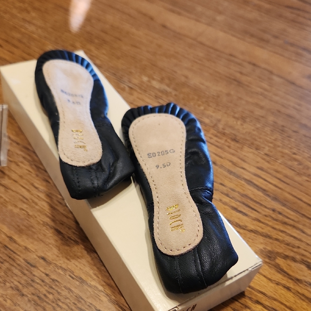 NEW Bloch Girls Dance Ballet Shoes Size 9.5